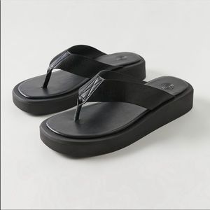 Brand new UO Capri Thong Sandals